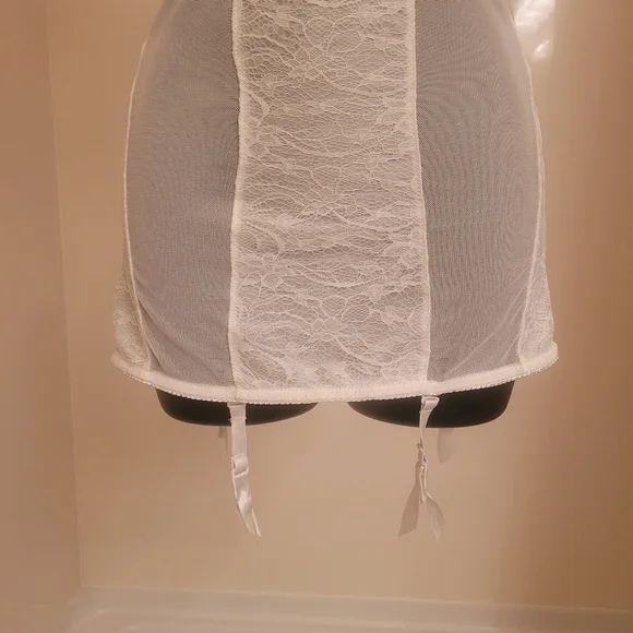Vintage Cream Lace Bustier‎ with Garter Belts